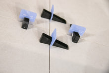 Load image into Gallery viewer, Peygran leveling system 1.5 mm (3/64&quot;) clips - Industry Tile